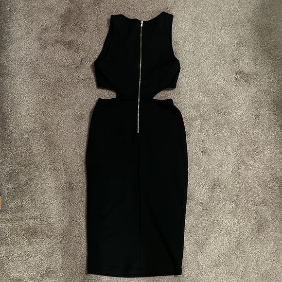 Privy midi length side cut outs black v dress - Picture 4 of 5